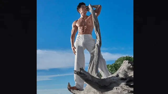 singapore-58-year-old-fashion-photographer-leaves-internet-drooling-over-his-hot-looks-netizens-want-fitness-tips